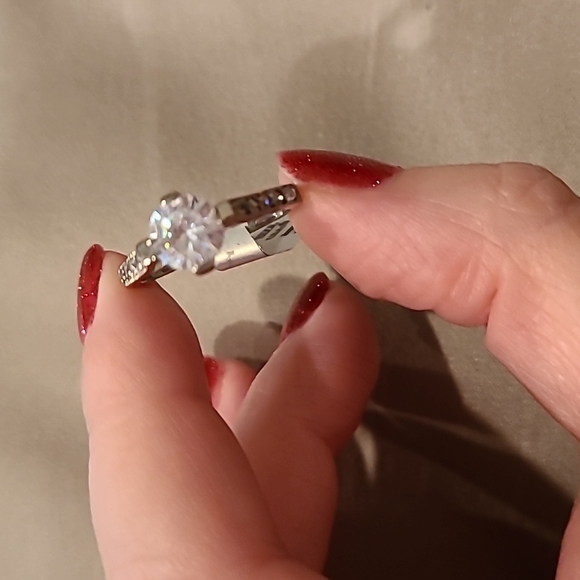 High cubic zirconia main stone with channel stones stainless steel ring - Picture 7 of 7